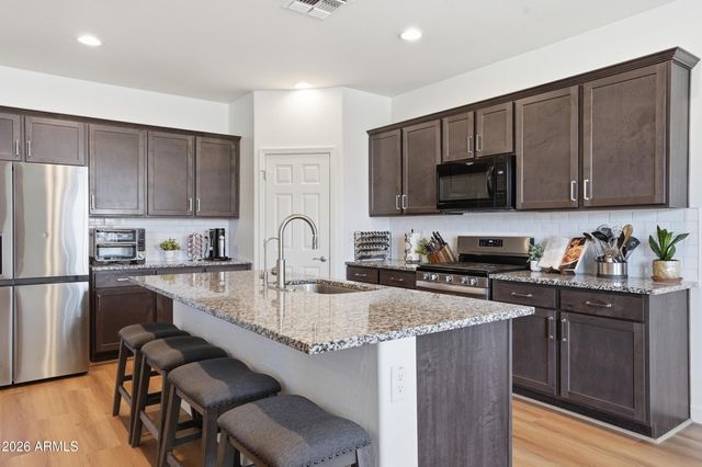 628 W WHITE SANDS Drive, San Tan Valley, AZ 85140