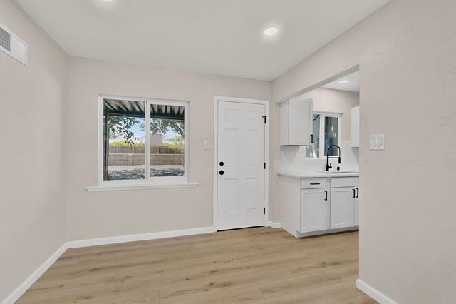 6026 Aspen Avenue NE, Albuquerque, NM 87110