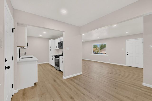 6026 Aspen Avenue NE, Albuquerque, NM 87110