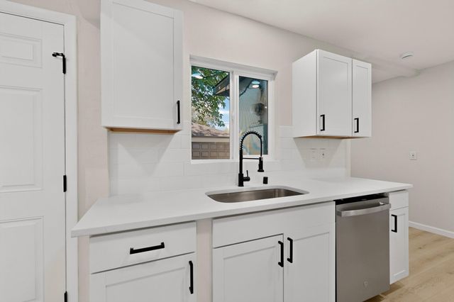 6026 Aspen Avenue NE, Albuquerque, NM 87110
