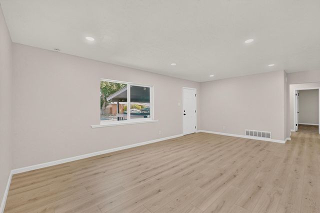 6026 Aspen Avenue NE, Albuquerque, NM 87110