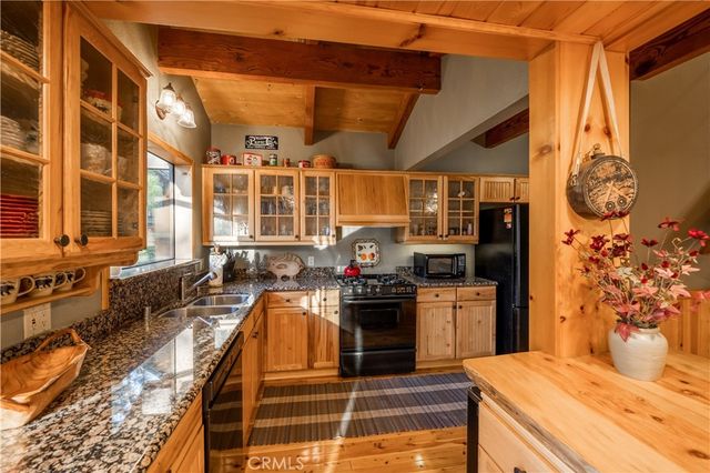 752 Cove Drive, Big Bear Lake, CA 92315