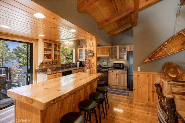 752 Cove Drive, Big Bear Lake, CA 92315