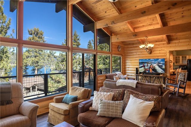 752 Cove Drive, Big Bear Lake, CA 92315