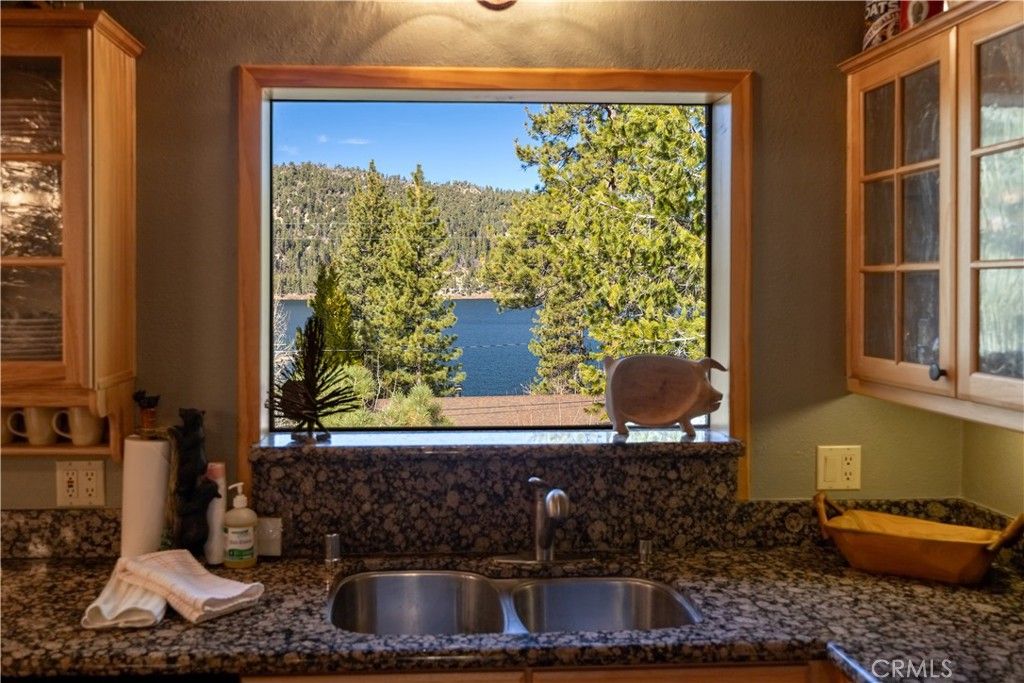 752 Cove Drive, Big Bear Lake, CA 92315