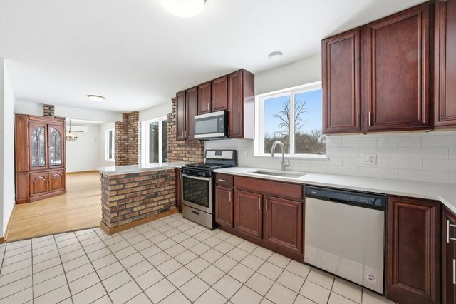 21122 S Hillside Road, Frankfort, IL 60423