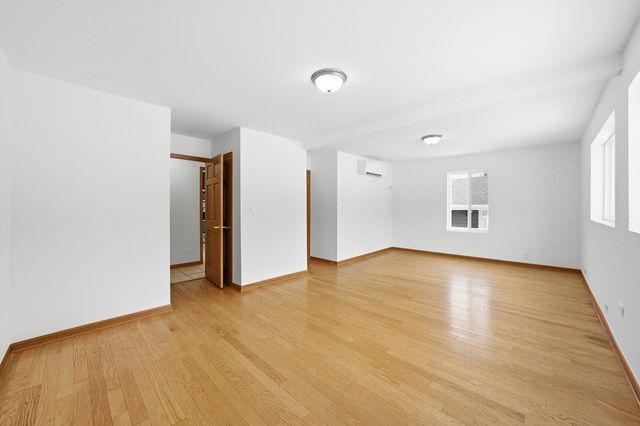 21122 S Hillside Road, Frankfort, IL 60423