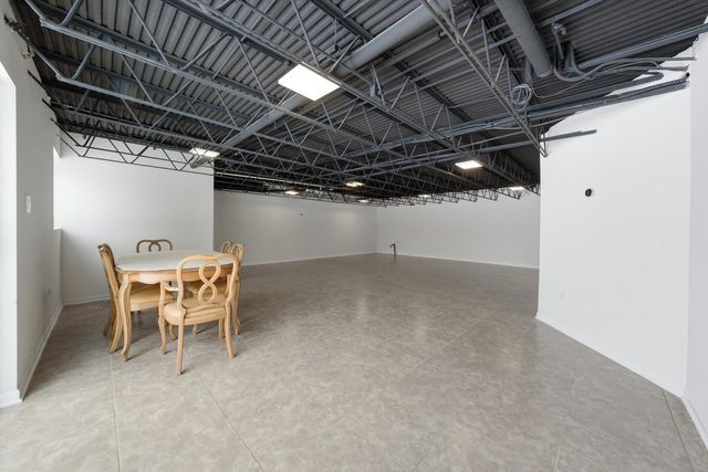 21122 S Hillside Road, Frankfort, IL 60423