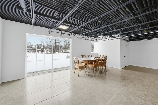 21122 S Hillside Road, Frankfort, IL 60423