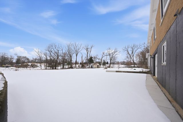 21122 S Hillside Road, Frankfort, IL 60423