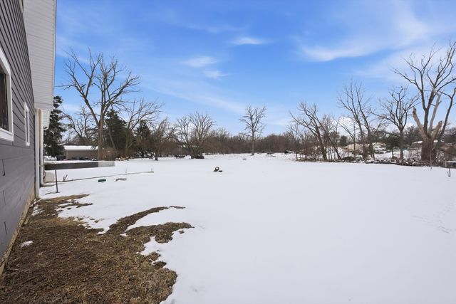 21122 S Hillside Road, Frankfort, IL 60423