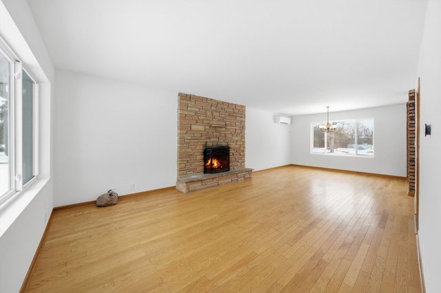 21122 S Hillside Road, Frankfort, IL 60423