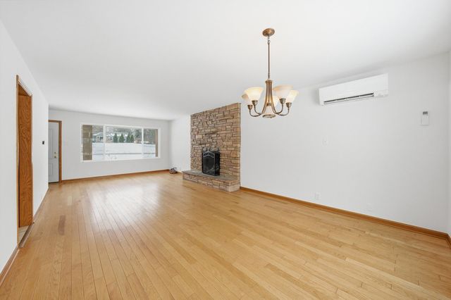 21122 S Hillside Road, Frankfort, IL 60423