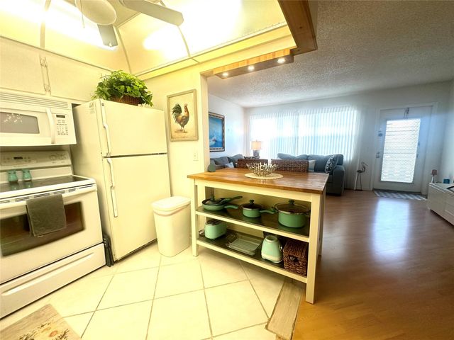 2004 Harwood C 2004, Deerfield Beach, FL 33442