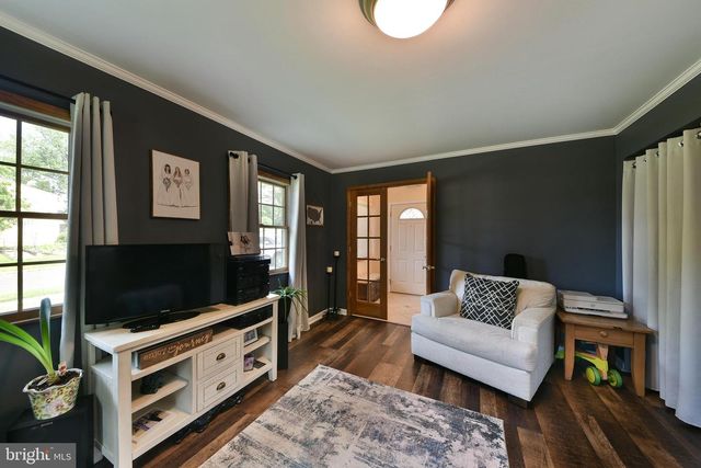 65 HAWK RD, Levittown, PA 19056