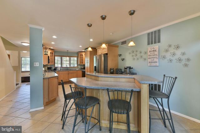 65 HAWK RD, Levittown, PA 19056