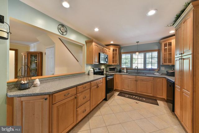 65 HAWK RD, Levittown, PA 19056
