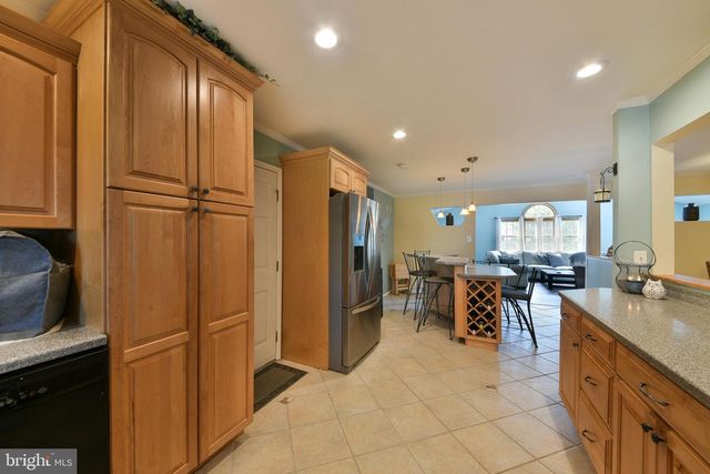 65 HAWK RD, Levittown, PA 19056