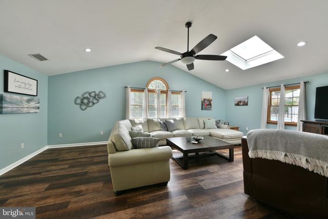 65 HAWK RD, Levittown, PA 19056