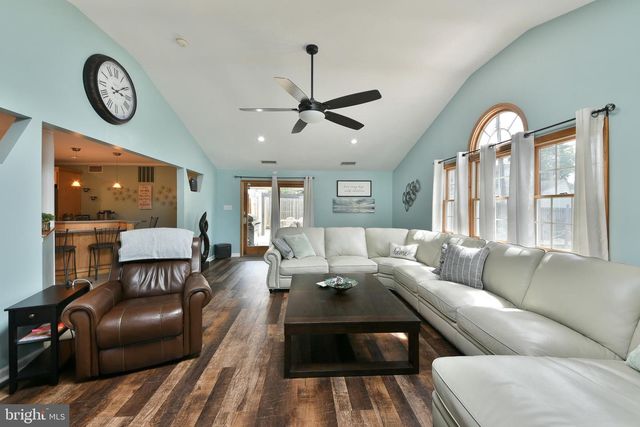 65 HAWK RD, Levittown, PA 19056