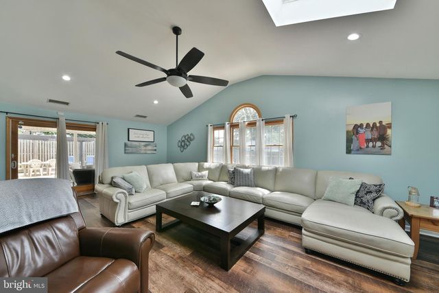 65 HAWK RD, Levittown, PA 19056