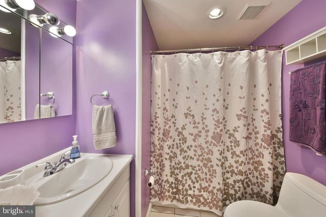 65 HAWK RD, Levittown, PA 19056