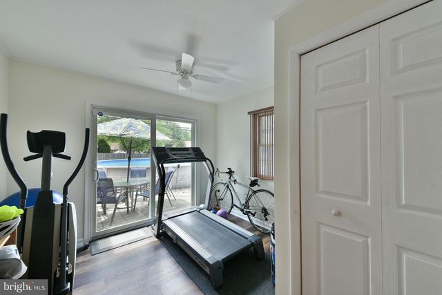 65 HAWK RD, Levittown, PA 19056