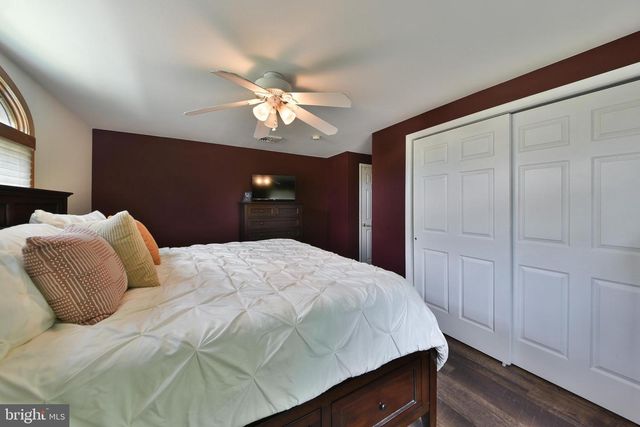 65 HAWK RD, Levittown, PA 19056