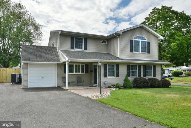 65 HAWK RD, Levittown, PA 19056
