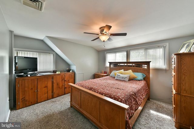 65 HAWK RD, Levittown, PA 19056