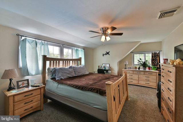 65 HAWK RD, Levittown, PA 19056