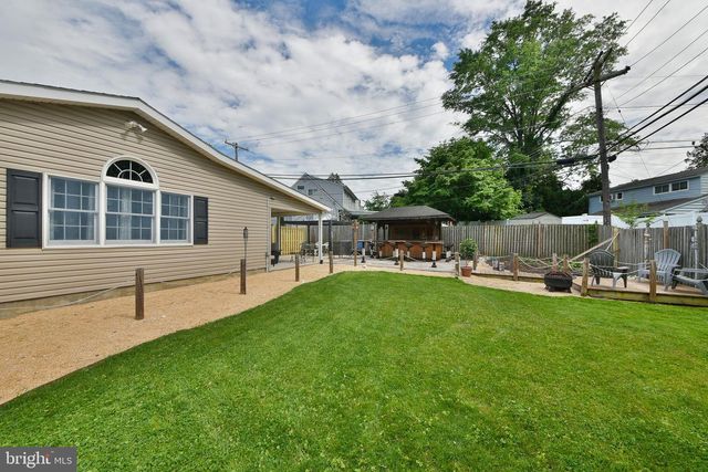 65 HAWK RD, Levittown, PA 19056