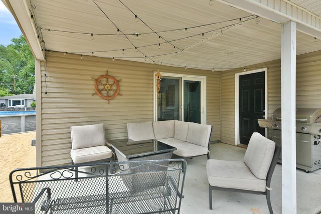 65 HAWK RD, Levittown, PA 19056