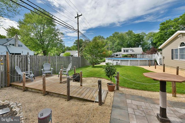 65 HAWK RD, Levittown, PA 19056