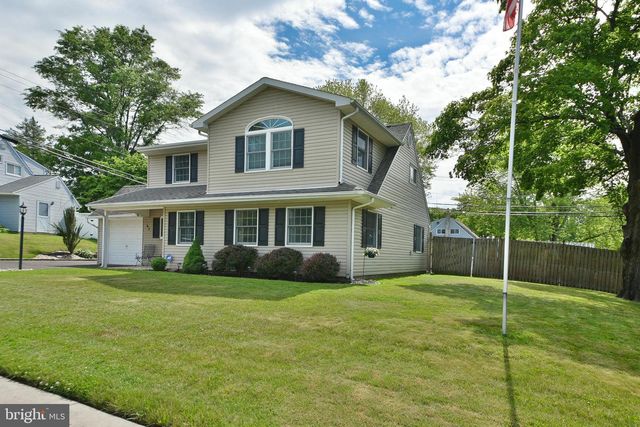 65 HAWK RD, Levittown, PA 19056