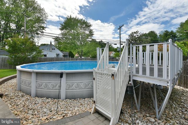 65 HAWK RD, Levittown, PA 19056