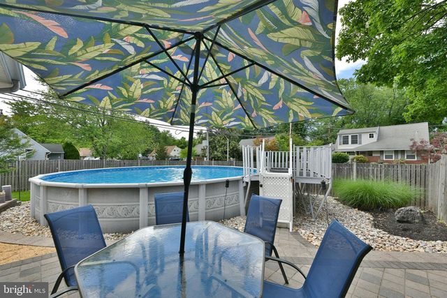 65 HAWK RD, Levittown, PA 19056