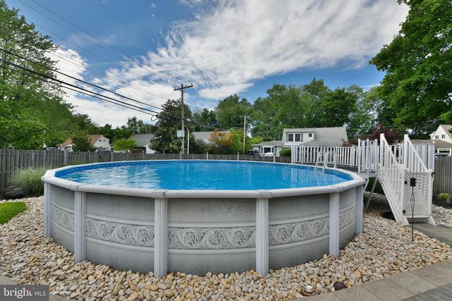 65 HAWK RD, Levittown, PA 19056
