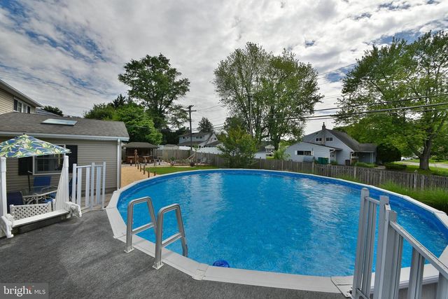 65 HAWK RD, Levittown, PA 19056