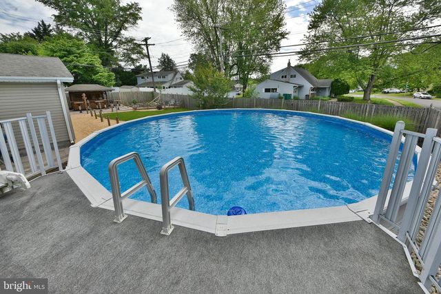 65 HAWK RD, Levittown, PA 19056
