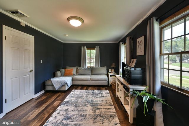 65 HAWK RD, Levittown, PA 19056