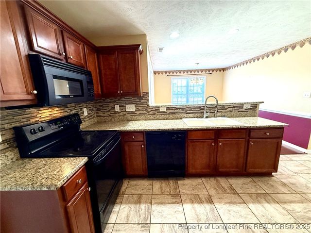 2512 Camp Lejeune Court, Hope Mills, NC 28348