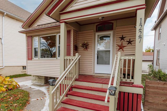 1227 S 10th STREET, Milwaukee, WI 53204