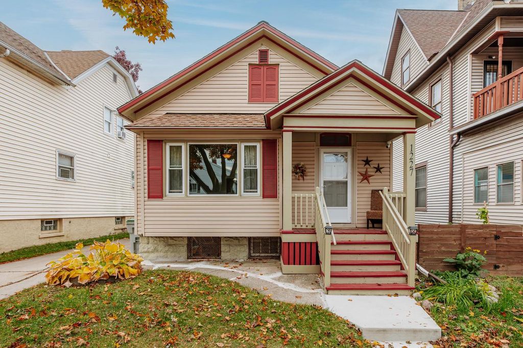 1227 S 10th STREET, Milwaukee, WI 53204