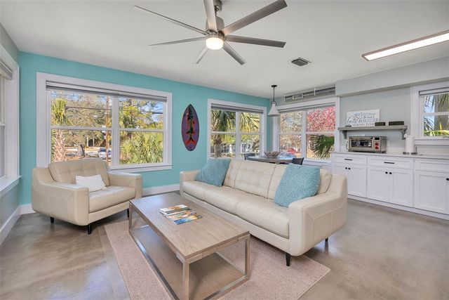 908 Ocean Blvd, St Simons Island, GA 31522