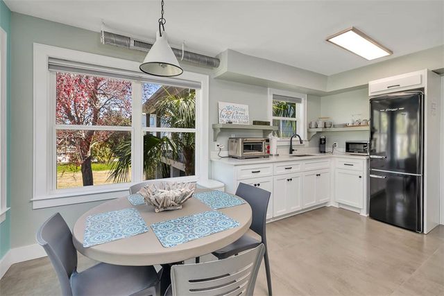 908 Ocean Blvd, St Simons Island, GA 31522