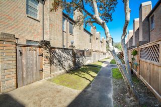 9850 Pagewood Lane 1806, Houston, TX 77042