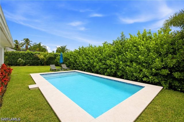 9690 Sussex ST, Naples, FL 34109