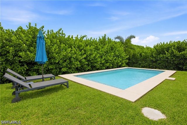 9690 Sussex ST, Naples, FL 34109