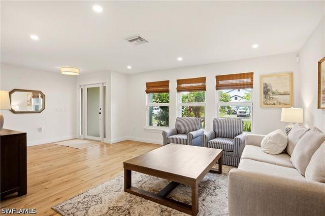 9690 Sussex ST, Naples, FL 34109